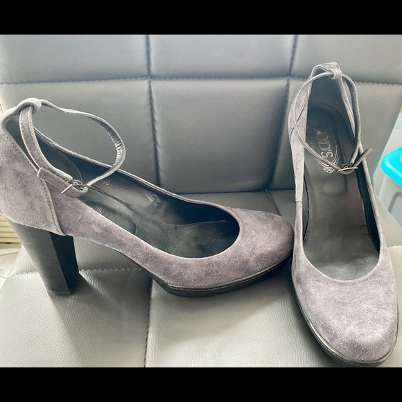 Tod's Shoes - TOD’S Gomme Grey Suede Pumps with Ankle Strap